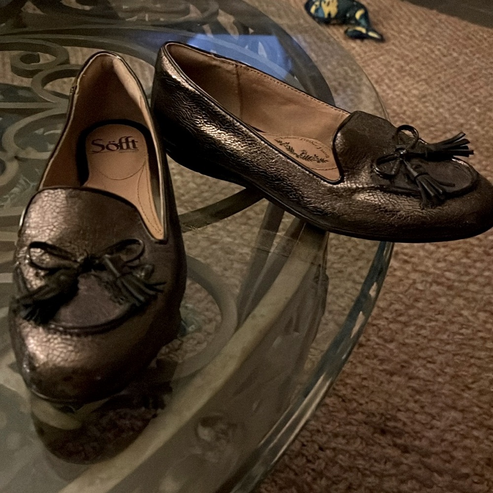 New Sofft  copper leather slip on  loafer shoes with tassels